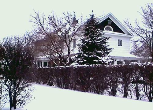 H�s � Minneota